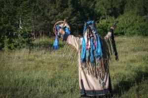 shutterstock_372777688-shaman doing authentic ritual
