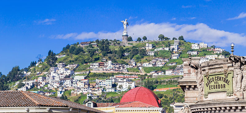 מבט אל הר אל פנקילו (El Panecillo) בגלפגוס, אקוודור