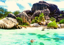 איש שט בקאנו באי לה דייג בסיישל