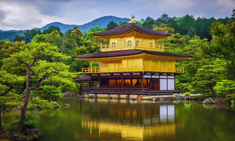 מקדש הזהב קינקאקו בקיוטו יפן