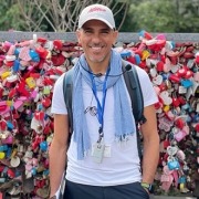 קובי אמזלג מדריך טיולים בחו"ל