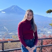 יאנה אודזופנוב - מדריכת טיולים בחול