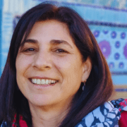 אורנה שפרלינג מדריכת טיולים בחול